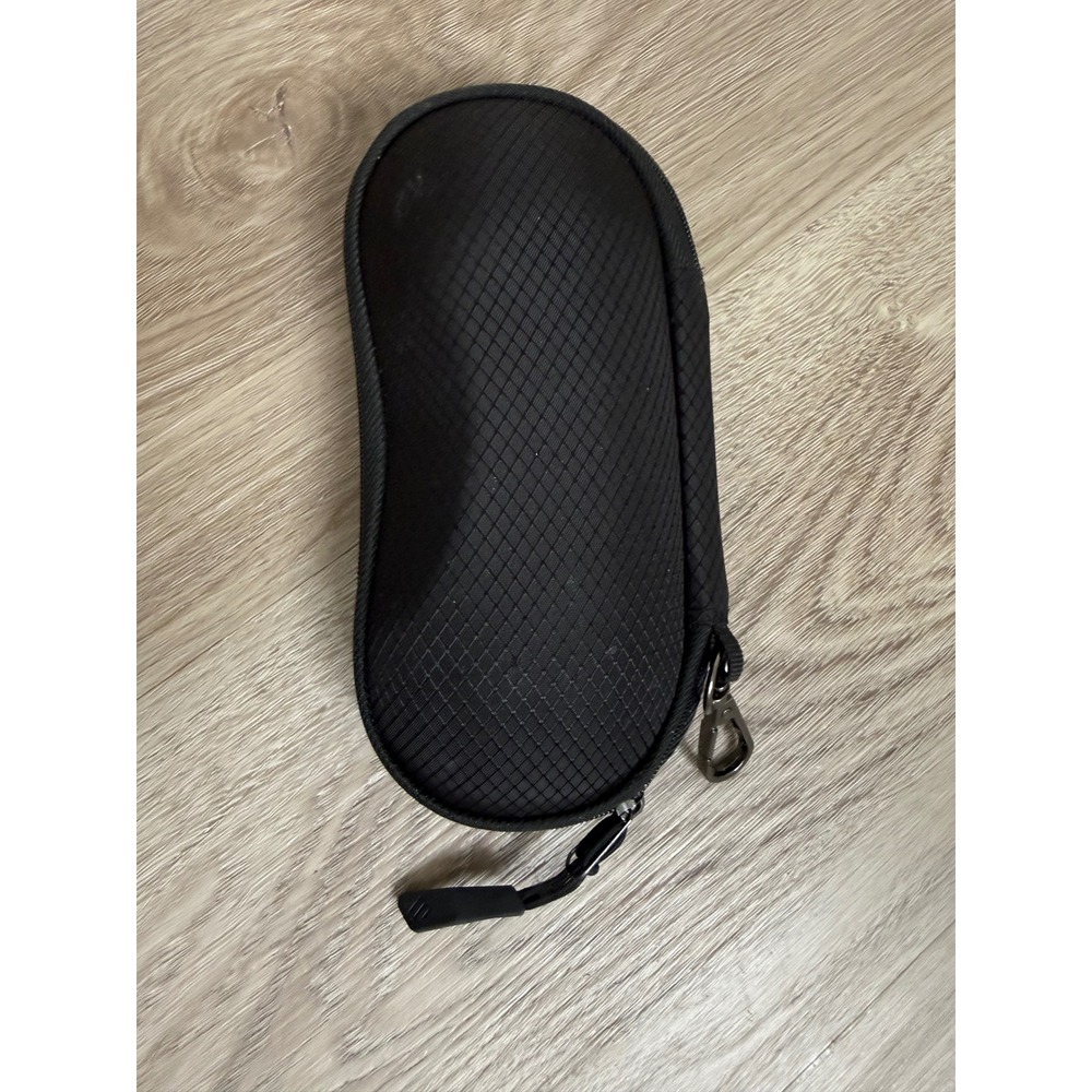 Finpac Hard Shell Sunglasses Case Black Diamond Pattern Zippered with Clip